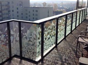 Balkono stiklų dekoravimas